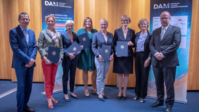 Kick-off for the German Alliance for Marine Research (DAM) following the signing of the agreement on the establishment of a network of German marine research institutions