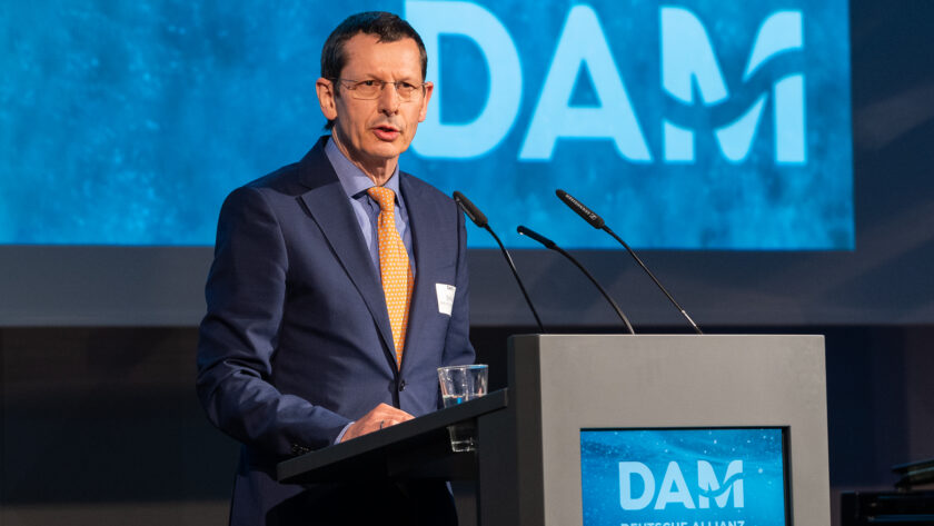 In his speech, Michael Schulz, Deputy Chairman of the DAM Executive Board, emphasized that "the planned cooperation in the DAM means that we in science will have to move partly out of our comfort zone and - in dialogue with stakeholders - move forward together. The scientific community is aware of this responsibility and I am confident that we will deliver".