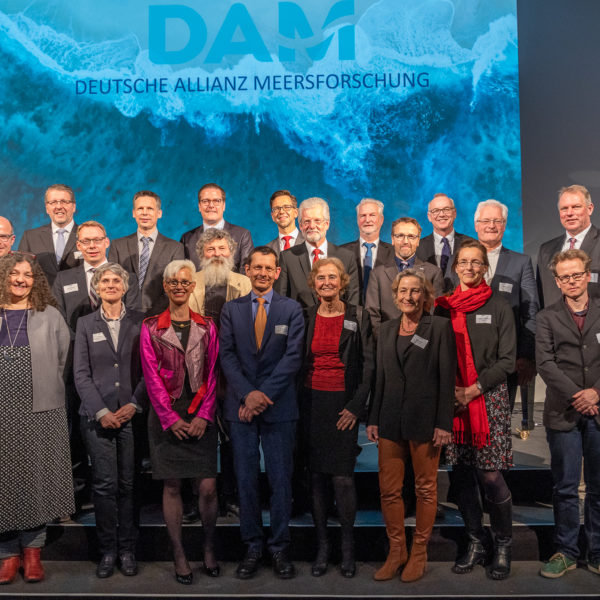 Vertreterinnen und Vertreter der DAM-Mitglieder mit dem DAM-Vorstand.