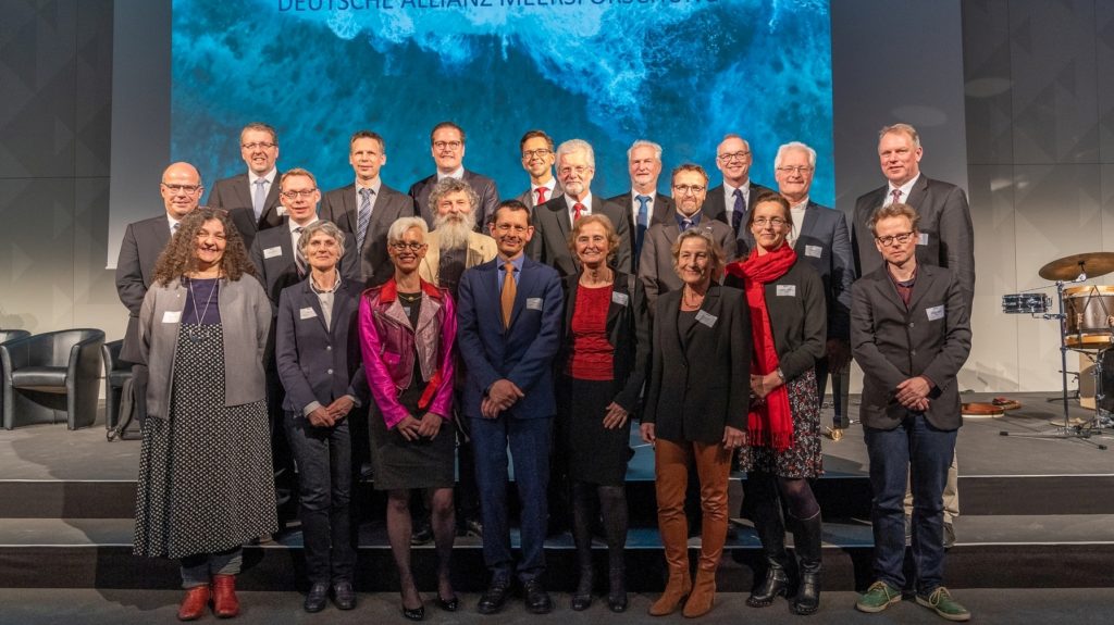 Vertreterinnen und Vertreter der DAM-Mitglieder mit dem DAM-Vorstand.