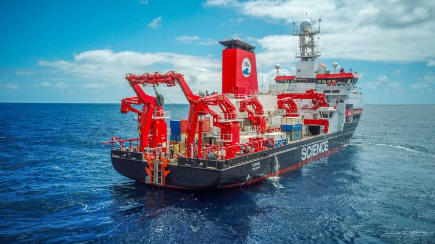 The research vessel Sonne sails on the sea. The Sonne is the most modern German research vessel.