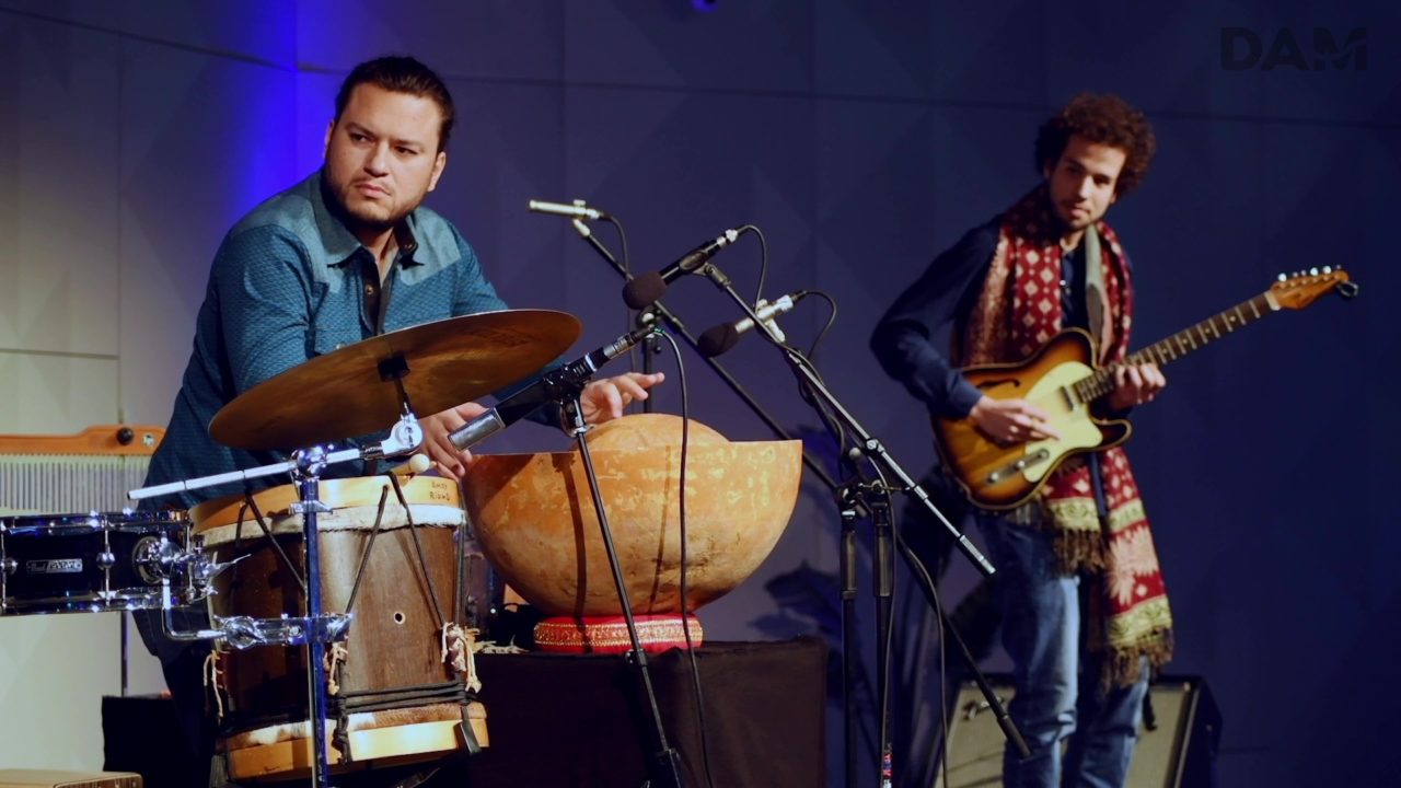 At the DAM opening event the musicians Amoy Ribas, Tal Arditi and Tino Derado play "Descendo o Rio"