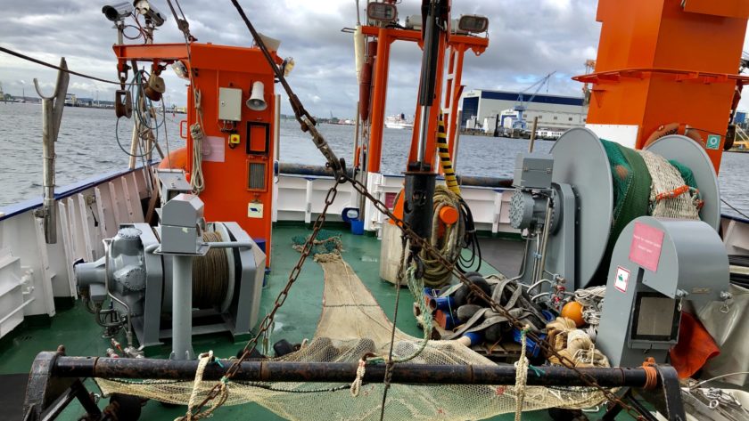 Die 3-Meter-Baumkurre auf dem Fischereiforschungsschiff Clupea beim Auslaufen vor Rostock im Juli 2020