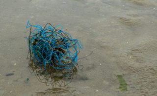 Müll- und Plastikreste am Strand von St. Peter-Ording