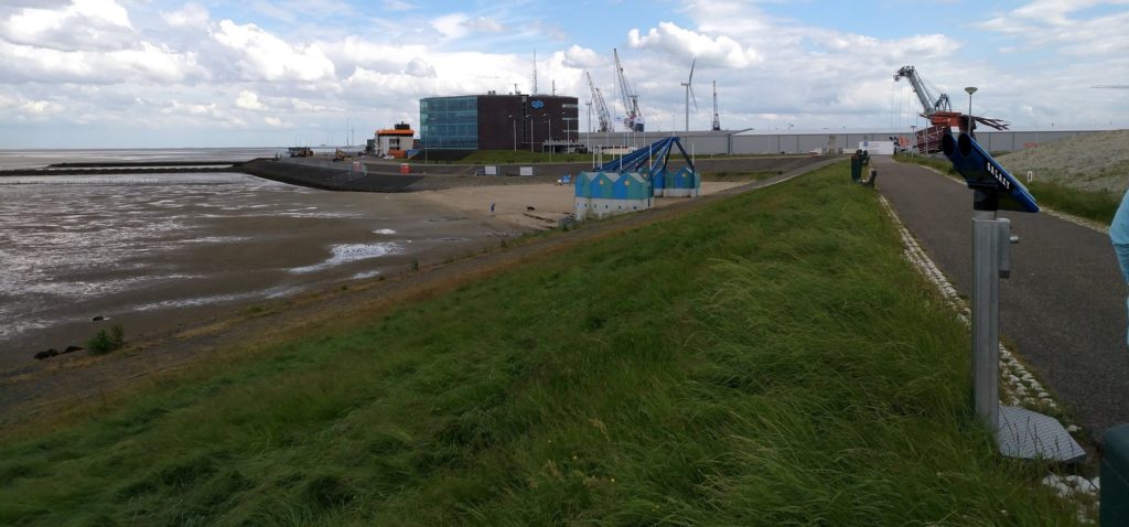 Hafen von Delfzijl bei Tideniedrigwasser