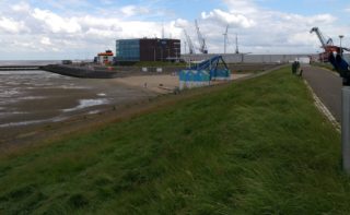 Hafen von Delfzijl bei Tideniedrigwasser