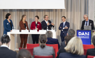 Panel discussion with Kathrin Moosdorf, Bettina Martin, Dr. Christiane Hadamitzky, Guido Wendt, Falko Mohrs and Joachim Harms at the NWMK on October 9, 2023