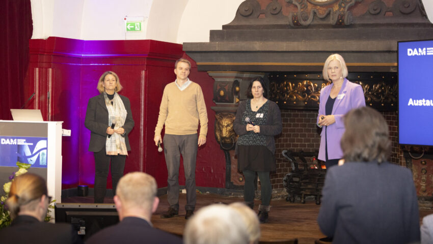 Publikumsgespräch mit Beate Ratter, Universität Hamburg, Johannes Pein, Helmholtz-Zentrum Hereon, Kerstin Jochumsen, Bundesamt für Seeschifffahrt und Hydrographie und Moderatorin Bärbel Fening