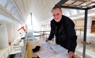 Bauleiter Jakob Florian Lehner auf der Baustelle im Erweiterungsbau.