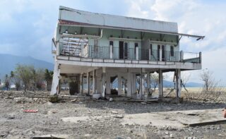 Nach dem Erdbeben und Tsunami 2018 in Palu