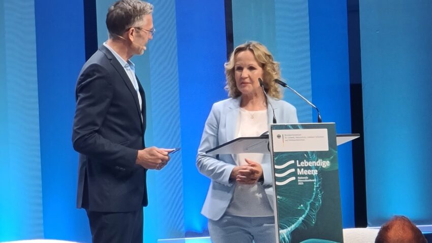 Meereskonferenz 2025 Ehemalige Bundesumweltministerin Steffi Lemke und Moderator Dirk Steffens