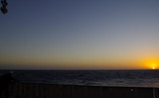 Wissenschaft auf See bietet manchmal wunderschöne Sonnenuntergänge.