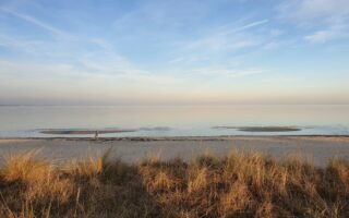 Strand an der Nordsee mit Mensch