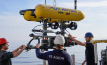 Mit Autonomen Unterwasserfahrzeugen (Autonomous Underwater Vehicles, AUVs) kann der Meeresboden mit Sonarsystemen und Kameras kartiert werden.
